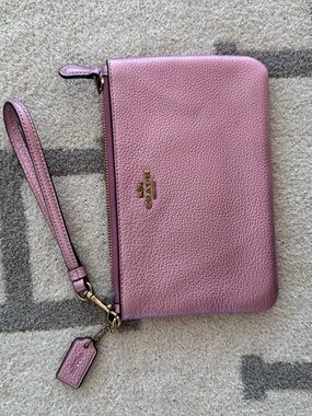 🩷🔥Coach Pebbled Leather Wristlet in Dusty Rose🩷🔥